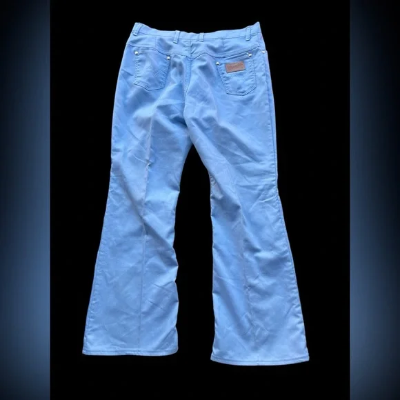 ✨Light blue vintage Wrangler flare jeans with a relaxed fit✨ - Picture 4 of 6